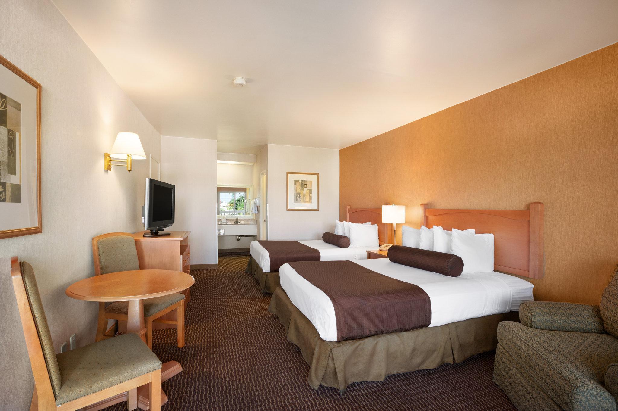 Ramada By Wyndham Costa Mesa/Newport Beach Dış mekan fotoğraf
