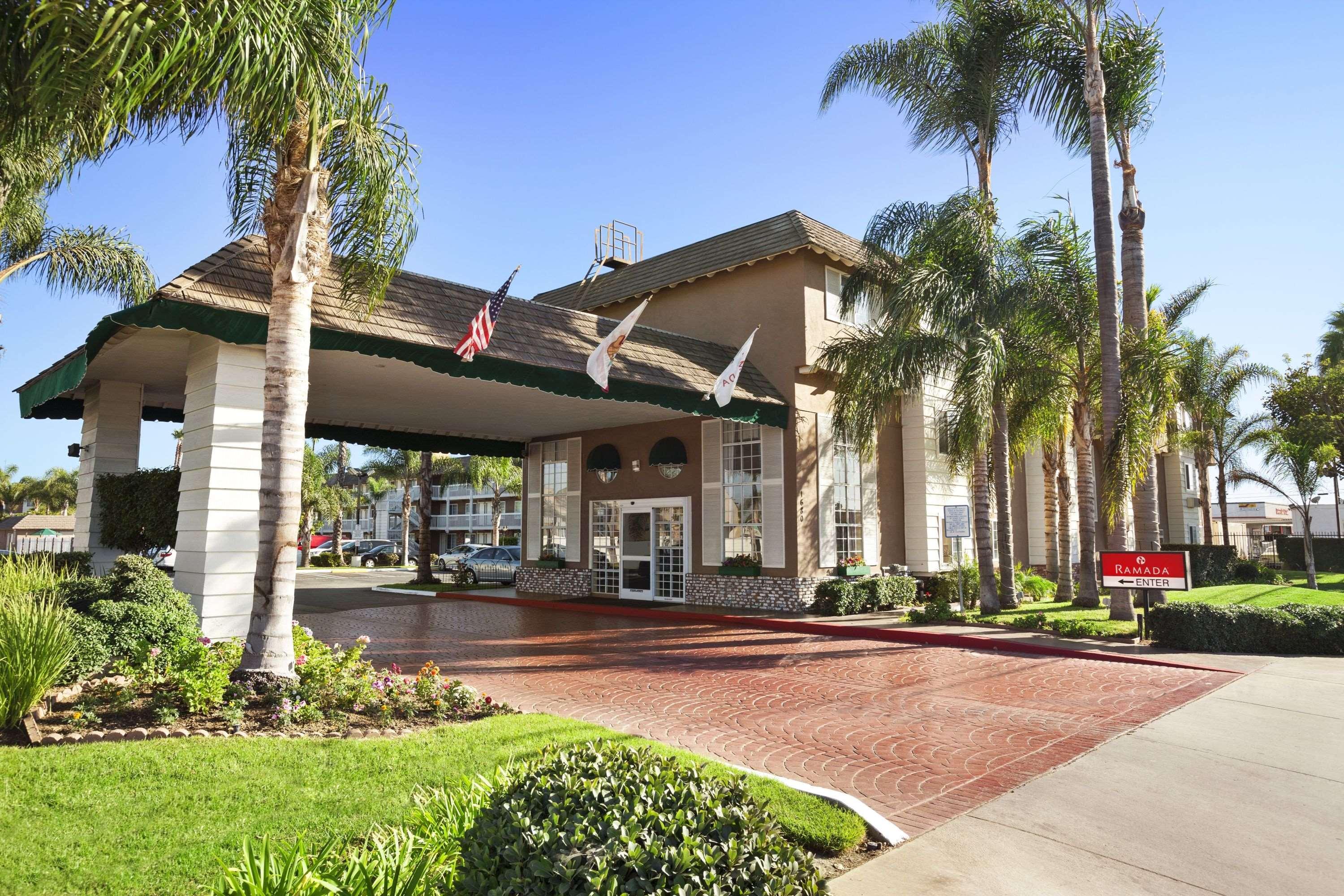 Ramada By Wyndham Costa Mesa/Newport Beach Dış mekan fotoğraf