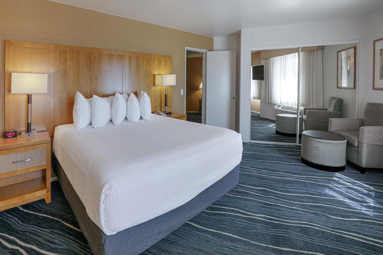 Ramada By Wyndham Costa Mesa/Newport Beach Dış mekan fotoğraf