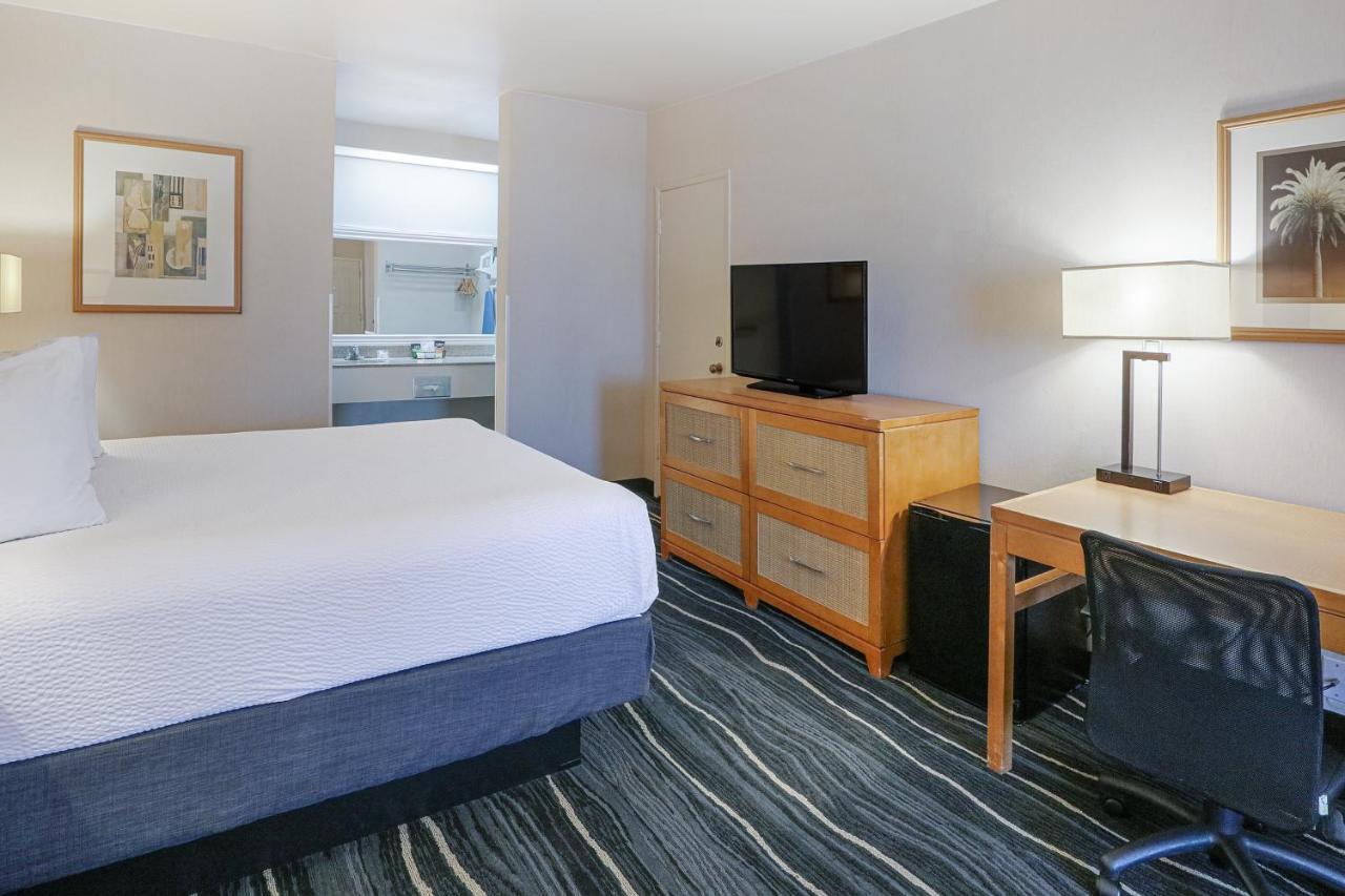 Ramada By Wyndham Costa Mesa/Newport Beach Dış mekan fotoğraf