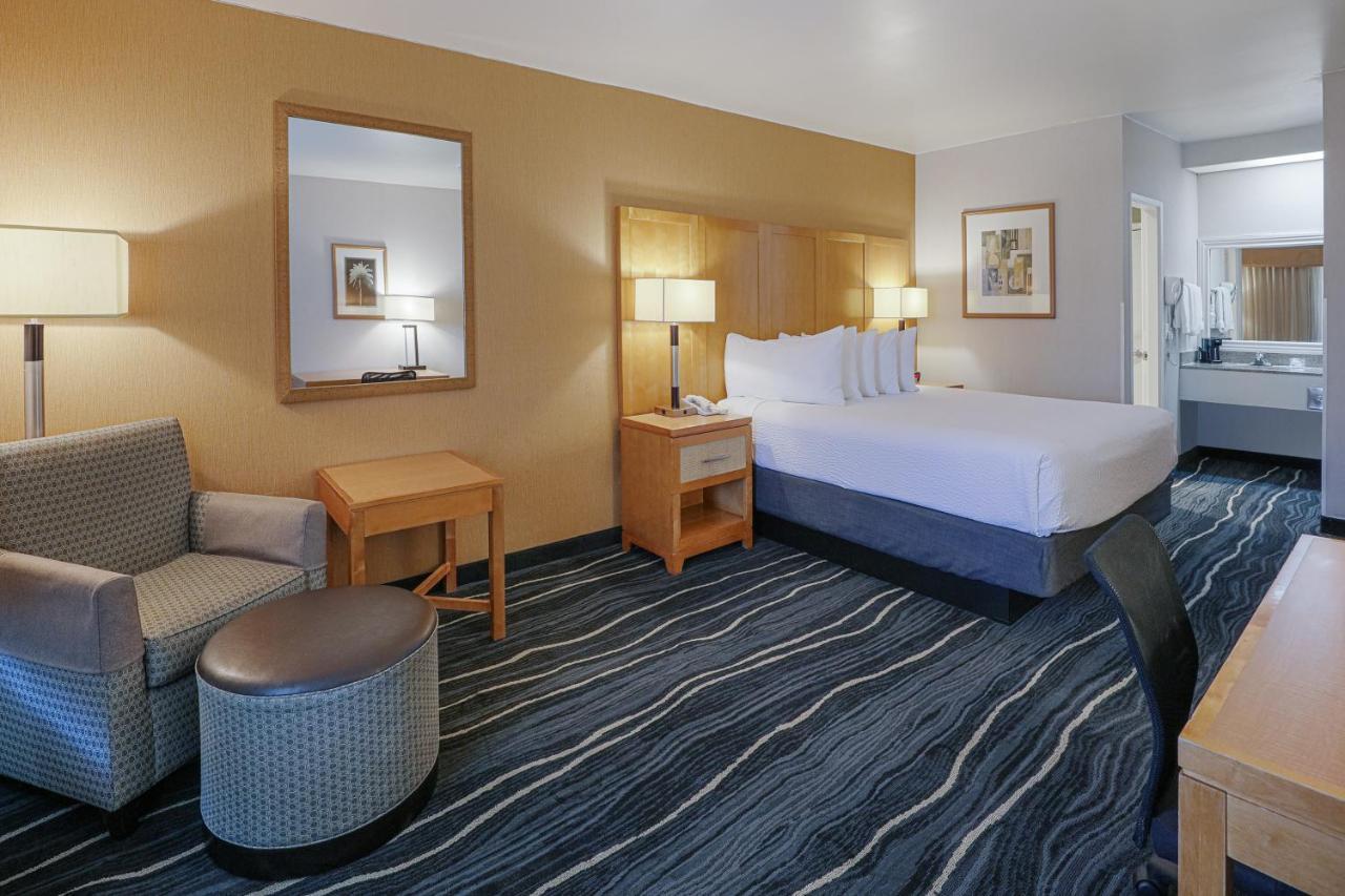 Ramada By Wyndham Costa Mesa/Newport Beach Dış mekan fotoğraf