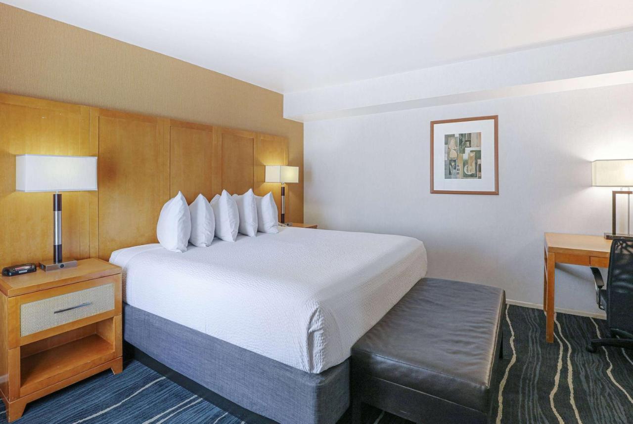 Ramada By Wyndham Costa Mesa/Newport Beach Dış mekan fotoğraf