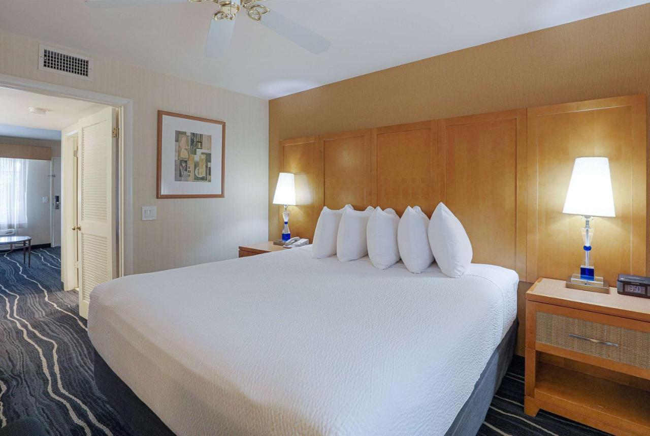 Ramada By Wyndham Costa Mesa/Newport Beach Dış mekan fotoğraf