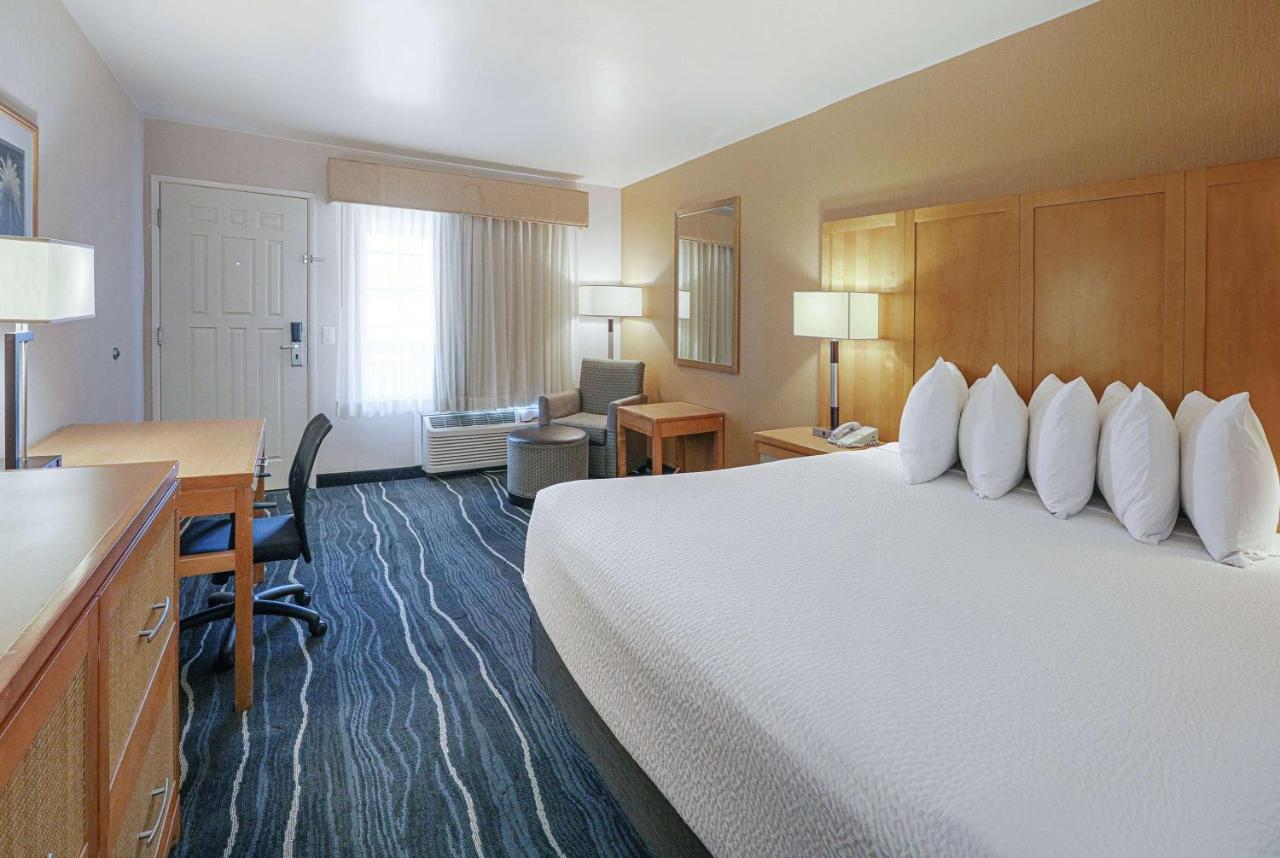 Ramada By Wyndham Costa Mesa/Newport Beach Dış mekan fotoğraf