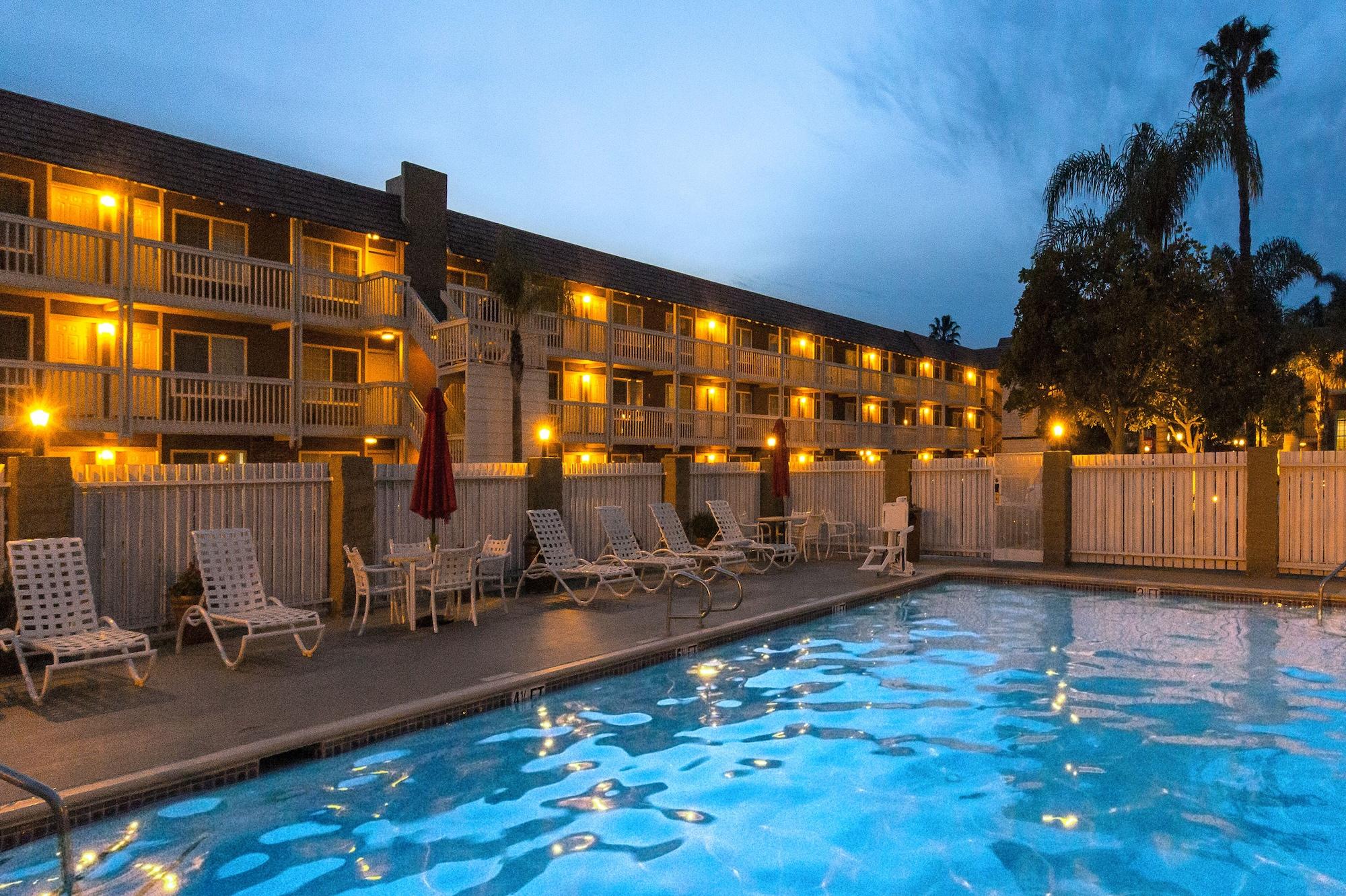 Ramada By Wyndham Costa Mesa/Newport Beach Dış mekan fotoğraf