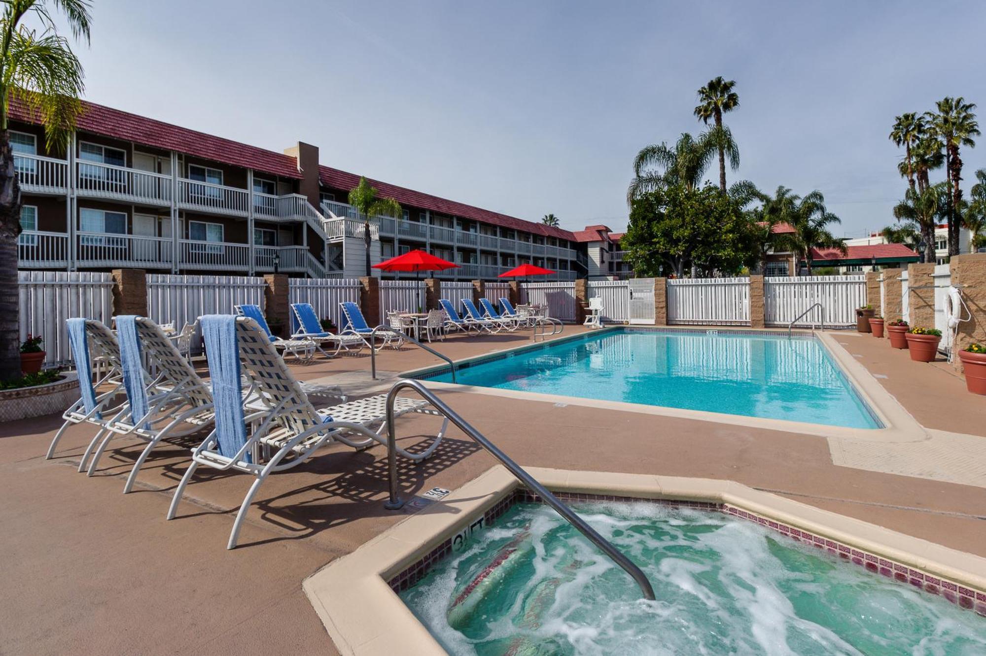 Ramada By Wyndham Costa Mesa/Newport Beach Dış mekan fotoğraf