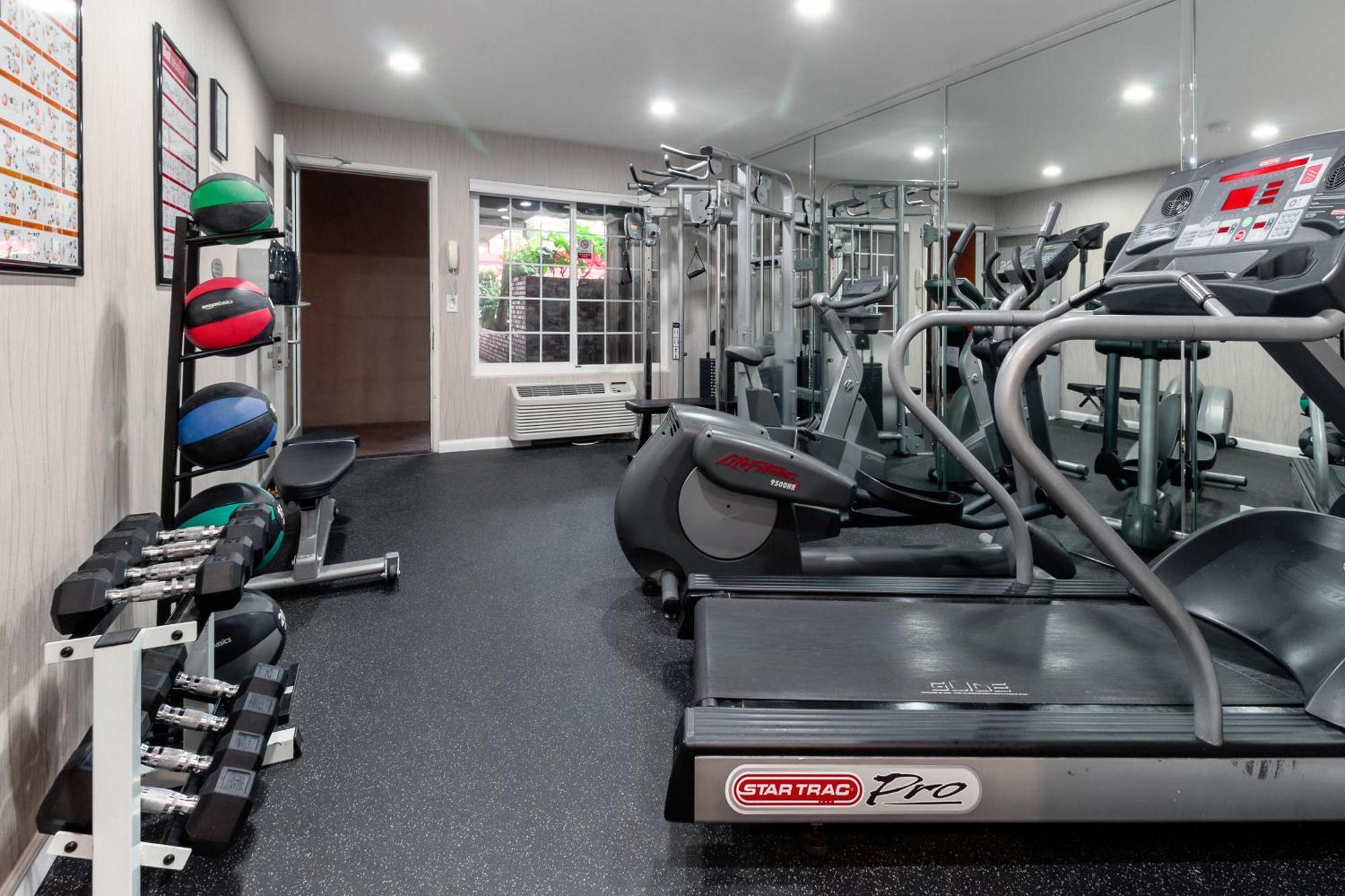 Ramada By Wyndham Costa Mesa/Newport Beach Dış mekan fotoğraf