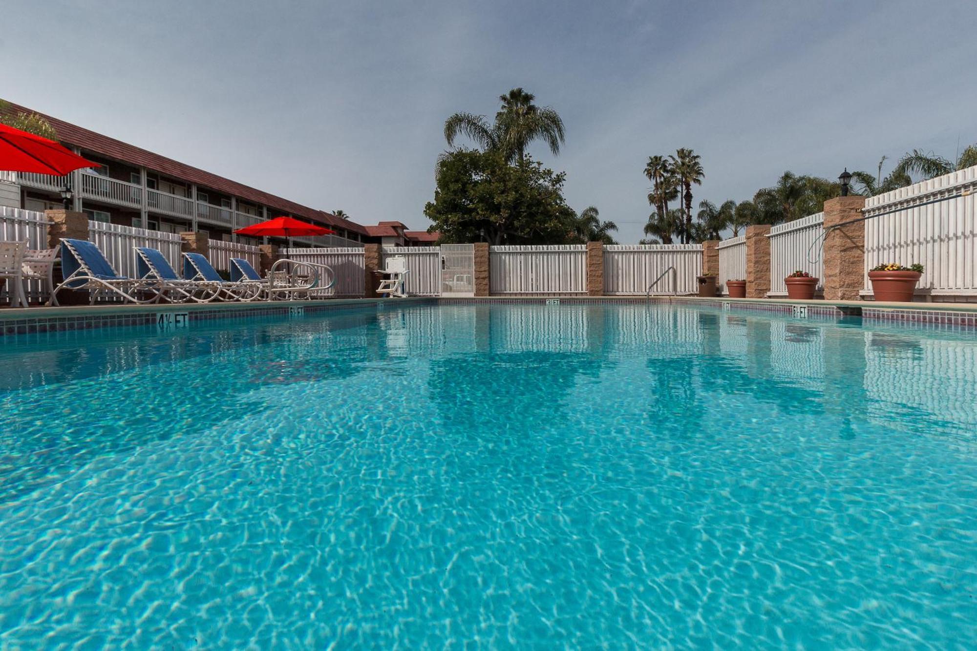Ramada By Wyndham Costa Mesa/Newport Beach Dış mekan fotoğraf