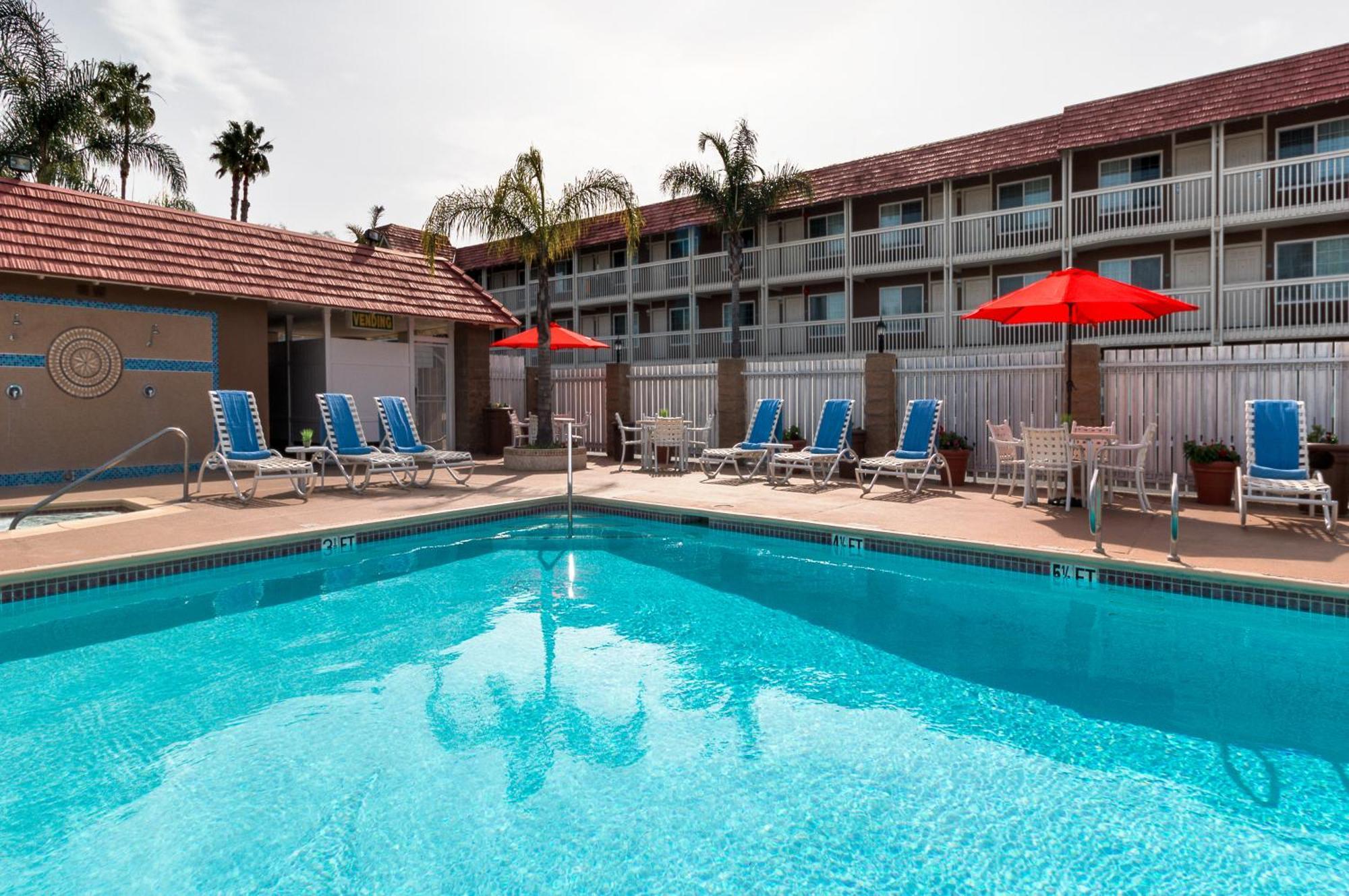 Ramada By Wyndham Costa Mesa/Newport Beach Dış mekan fotoğraf
