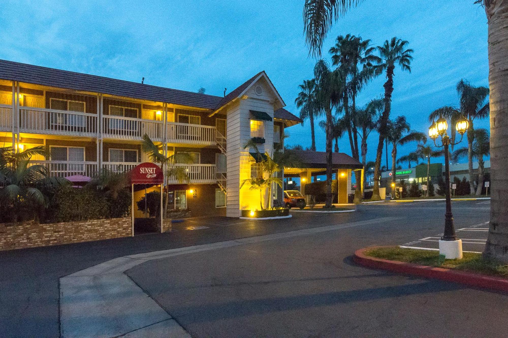 Ramada By Wyndham Costa Mesa/Newport Beach Dış mekan fotoğraf